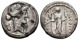 GENS CLAUDIA. Denario. (Ar. 3,74g/18mm). 42 a.C. Roma. (FFC 569; Crawford 494/23). Anv: Cabeza laureada de Apolo a derecha, detrás lira. Rev: Diana Lu...