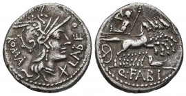 GENS FABIA. Denario. (Ar. 3,84g/19mm). 124 a.C. Norte de Italia. (FFC 697; Crawford 273/1). Anv: Cabeza de Roma a derecha, debajo X, delante leyenda: ...