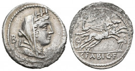 GENS FABIA. Denario. (Ar. 3,66g/22mm). 104 a.C. Roma. (Crawford 322/1b; FFC 702). Anv. Cabeza de Cibeles velada y con corona de laurel a derecha, detr...