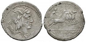 GENS JULIA. Denario. (Ar. 3,80g/21mm). 85 a.C. Taller auxiliar de Roma. (Crawford 352/1a; FFC 769). Anv: Cabeza alada y laureada de Apolo Vejovis a de...