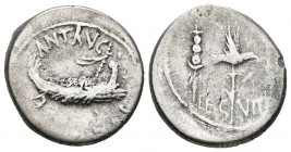 MARCO ANTONIO. Denario. (Ar. 3,53g/18mm). 32-31 a.C. Roma. (FFC 39; Crawford 544/21). Anv: Galera pretoriana a derecha, alrededor leyenda: ANT AVG III...