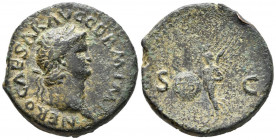 NERON. As. (Ae. 12,16g/29mm). 65 d.C. Roma. (RIC 312). Anv: Cabeza laureada de Nerón a derecha, alrededor leyenda: NERO CAESAR AVG GERM IMP. Rev: Vict...