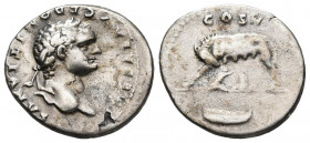DOMICIANO. Denario. (Ar. 3,08g/18mm). 77-78 d.C. Roma. (RIC 961). Anv: Cabeza laureada de Domiciano a derecha, alrededor leyenda: CAESAR AVG F DOMITIA...