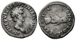 NERVA. Denario. (Ar. 2,95g/18mm). 97 d.C. Roma. (RIC 14). Anv: Busto laureado de Nerva a derecha, alrededor leyenda: IMP NERVA CAES AVG P M TR P COS I...