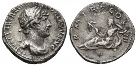 ADRIANO. Denario. (Ar. 2,80g/19mm). 122 d.C. Roma. (RIC 75). Anv: Busto laureado y drapeado de Adriano a derecha, alrededor leyenda: IMP CAESAR TRAIAN...