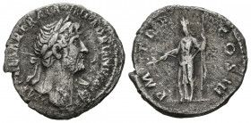 ADRIANO. Denario. (Ar. 2,72g/18mm). 119-120 d.C. Roma. (RIC 225). Anv: Busto laureado de Adriano a derecha, con drapeado sobre hombro izquierdo. Rev: ...