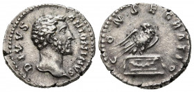 DIVO ANTONINO PIO. Denario. (Ar. 3,69g/19mm). 161 d.C. Roma. (RIC 431). Anv: Cabeza de Antonino Pío a derecha, alrededor leyenda: DIVVS ANTONINVS. Rev...