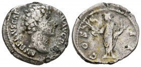 MARCO AURELIO. Denario. (Ar. 2,71g/18mm). 145-147 d.C. Roma. (RIC 429a). Anv: Cabeza de Marco Aurelio a derecha, alrededor leyenda: AVRELIVS CAESAR AV...