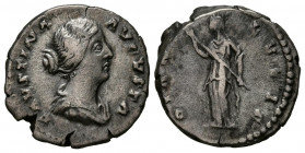 FAUSTINA II. Denario. (Ar. 3,14g/17mm). 161-164 d.C. Roma. (RIC 674). Anv: Busto drapeado de Faustina II a derecha, alrededor leyenda: FAVSTINA AVGVST...