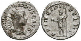 FILIPO II. Antoniniano. (Ar. 3,51g/22mm). 244-246 d.C. Roma. (RIC 216c). Anv: Busto radiado y drapeado de Filipo II a derecha, alrededor leyenda: M IV...