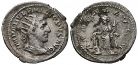 FILIPO I. Antoniniano. (Ar. 4,06g/25mm). 247 d.C. Roma. (RIC 28c). Anv: Busto radiado y drapeado de Filipo I a derecha, alrededor leyenda: IMP M IVL P...