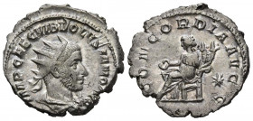 VOLUSIANO. Antoniniano. (Ar. 3,91g/22mm). 253 d.C. Roma. (RIC 168). Anv: Busto radiado y drapeado de Volusiano a derecha, alrededor leyenda: IMP CAE C...