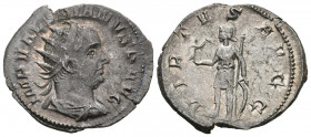 VALERIANO. Antoniniano. (Ar. 3,50g/22mm). 253-254 d.C. Viminacium. (RIC 267). Anv: Busto radiado y drapeado de Valeriano a derecha, alrededor leyenda:...