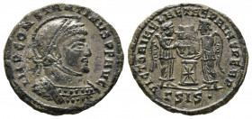 CONSTANTINO I. Follis. (Ae. 2,64g/20mm). 319 d.C. Siscia. (RIC 59). Anv: Busto con coraza y casco de Constantino I a derecha, alrededor leyenda: IMP C...