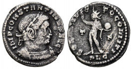 CONSTANTINO I. Follis. (Ar-Ae. 3,42g/20mm). 309-310 d.C. Lugdunum. (RIC 307). Anv: Busto laureado y con coraza a derecha, alrededor leyenda: IMP CONST...