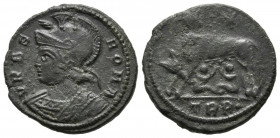 CONSTANTINO I, Serie conmemorativa. Follis. (Ae. 2,77g/17mm). 334-335 d.C. Treveri. (RIC 529). Anv: Busto drapeado con casco y coraza de Roma a izquie...
