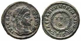 CRISPO. Follis. (Ae. 2,89g/19mm). 321-324. Siscia. (RIC 181). Anv: busto laureado de Crispo a derecha, alrededor leyenda: IVL CRISPVS NOB C. Rev: Coro...