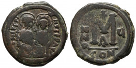 JUSTINO II con SOPHIA. Follis. (Ae. 12,64g/29mm). 570-571 d.C. Constantinopla. (Seaby 360). Anv: Justino II y Sophie estantes de frente, alrededor ley...