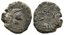 GOBERNADORES OMEYAS DE AL-ANDALUS. Anónimo. Felus. (Ae. 2,41g/14mm). (Walker Th 12; Frochoso XIV-a). Tipo de cabeza con casco. MBC-.