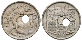 ESTADO ESPAÑOL (1936-1975). 50 Céntimos. (CuNi. 4,13g/20mm). 1949. Estrellas no visibles (Cal-2019-Tipo 9). Agujero desplazado. EBC+.