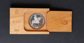 JUAN CARLOS I (1975-2014). 5 Ecu. (Ar. 33,62g/42mm). 1989. FNMT. Madrid. Carlos V. PROOF. Incluye estuche original. Tirada de 250 mil unidades.