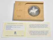 JUAN CARLOS I (1975-2014). 5 Ecu (Ar .33,62g/42mm). 1989. FNMT. Carlos V. Flor de cuño. 250.000 acuñaciones. Incluye estuche oficial y certificado de ...