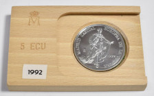 JUAN CARLOS I (1975-2014). 5 Ecu (Ar .33,62g/42mm). 1992. FNMT. Madrid Capital Europea de la Cultura. EBC+. Rayitas en anverso. Incluye estuche origin...