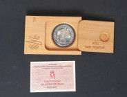 JUAN CARLOS I (1975-2014). 2000 Pesetas. (Ar. 27,00g/40mm). 1990. Olimpidas Barcelona 1992. FDC. Presentada en estuche original y con certificado de a...