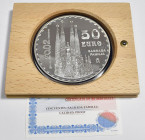 JUAN CARLOS I (1975-2014). 50 Euros ó Cincuentín (Ar .168,75g/73mm). 2002. FNMT. Gaudí. Sagrada Familia. PROOF. Sólo 8.000 acuñaciones. Incluye estuch...