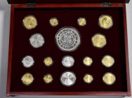 ESPAÑA. Historia de la Moneda Española de los RRCC a Isabel II. FNMT. Estuche compuesto por 17 réplicas en plata de 0,925 y plata bañada en oro de 24 ...