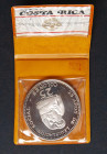 COSTA RICA. 25 Colones. (Ar. 54,08g/60mm). 1970. 25 Años de Legislación Social. (Km#194). Plata de 0,999 milésimas. PROOF. Incluye estuche cartera ori...