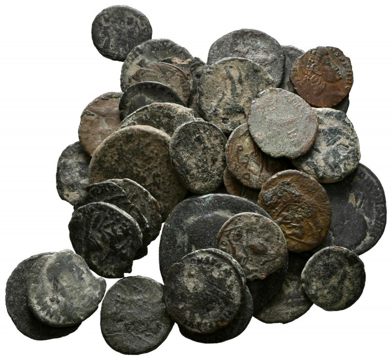 IMPERIO ROMANO. Conjunto formado po 44 pequeños bronces de diferentes emperadore...