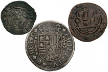Conjunto de 3 monedas españolas de diferentes épocas, medieval y monarquía, y en 3 materiales diferentes, cobre, vellón y plata incluyendo una pieza d...