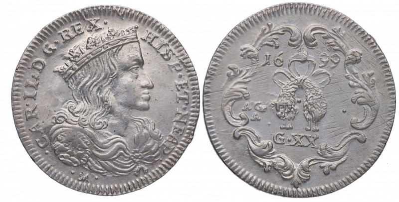 1699. Carlos II (1665-1700). Nápoles. Tari. KM 117. Ag. 4,41 g. Escasa y más así...