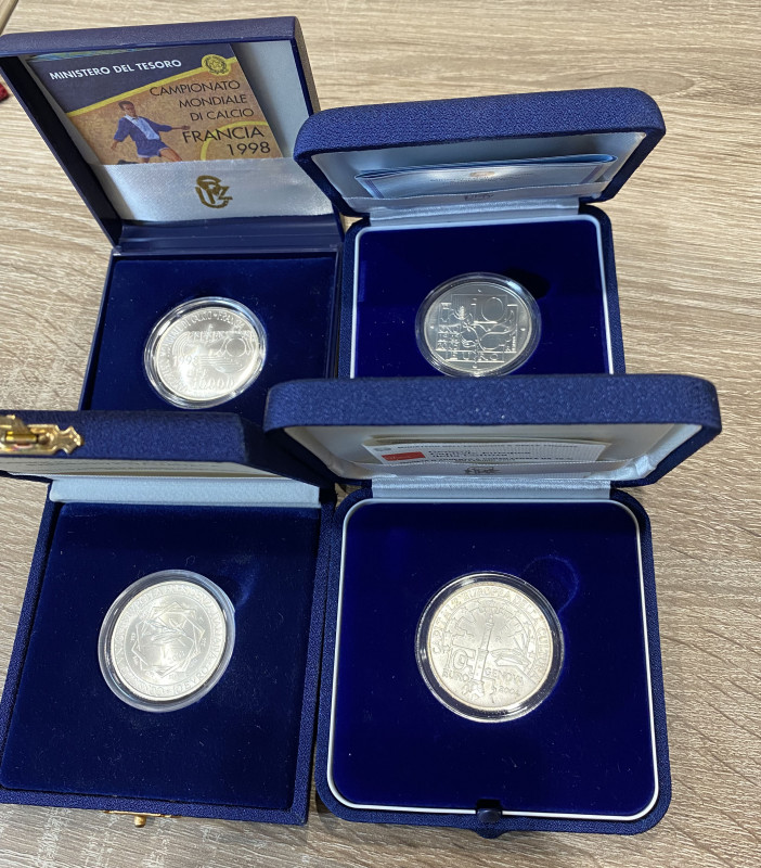 REPUBBLICA ITALIANA. Lotto di 4 monete commemorative in argento con cofanetto (1...