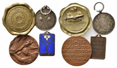 MEDAGLIE. Lotto di 4 medaglie (torneo di bigliardo; L'Unità Palmiro Togliatti; distintivo Svizzera 1948; medaglia BEATI MVNDO CORDE smaltata). BB