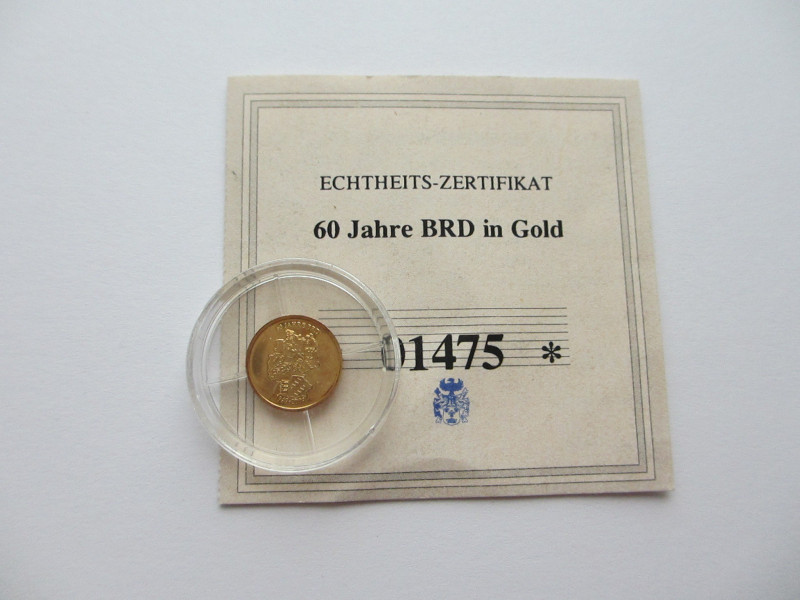 Medal AV
60 Jahre BRD, 2010, Gold 585/1000
11 mm, 0,5 g