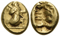 PERSIA, Achaemenid Empire. Sardes. Time of Artaxerxes II to Darios III, circa 375-336 BC. Daric (Gold, 17 mm, 8.35 g). Persian king, wearing radiate t...