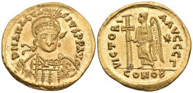 Anastasius I, 491-518. Solidus (Gold, 21 mm, 4.50 g, 6 h), Constantinople, 3rd officina (Γ), 492-507. D N ANASTA-SIVS P P AVG Helmeted and cuirassed b...