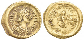 Justin I, 518-527. Tremissis (Gold, 15 mm, 1.48 g, 6 h), Constantinople. D N IVSTI-NVS PP AVC Diademed, draped and cuirassed bust of Justin I to right...