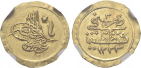 ISLAMIC, Ottoman Empire. Mahmud II, AH 1223-1255 / AD 1808-1839. 1/4 Altın (Gold, 15 mm, 12 h), Qustantiniya, AH 1223 and regnal year 2 = 1810. KM 605...