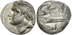 ACUÑACIONES HISPANO-CARTAGINESAS. Dishekel (237-209 a.C.). A/ Cabeza masculina diademada a izq. R/ Proa de nave con dos escudos, debajo caballo de mar...