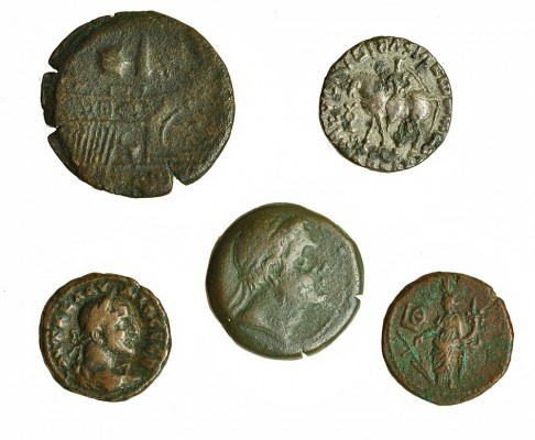 5 monedas: Ae de Antíoco III; Tetradracma de vellón Indoescita; AE-31, Lugdunum,...