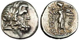 LIGA TESÁLICA. Doble victoriato (190-146 a.C.). R/ Atenea Itonia a der., encima DAMOQOI FILOXENI; QSSA. AR 6,3 g. BMC-VII 1,7. SBG-2232 vte. MBC+.