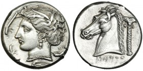 ACUÑACIONES SICULO-PÚNICAS. Tetradracma (S. IV a.C.). A/ Cabeza de Tanit a izq., rodeada de tres delfines. R/ Cabeza de caballo a izq., detrás palmera...