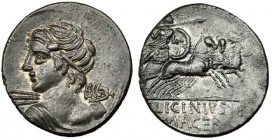 LICINIA. Denario. Roma (84 a.C.). FFC-803. SB-16. Pátina gris. EBC. Inusual buena acuñación.