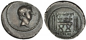 LIVINEIA. Denario. Roma (42 a.C.). A/ Cabeza de L. Livineius Regulus a der. R/ Silla curul entre fasces; L. LIVINEIVS RFEGVLVS. FFC-815. SB-11. Pequeñ...