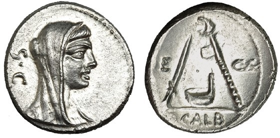 SULPICIA. Denario. Roma (69 a.C.). R/ Cuchillo, símpulo y hacha; (A)E-CVR (enlaz...