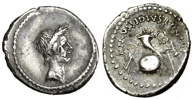 JULIO CÉSAR. Denario. Roma (42 a.C.). R/ Timón, globo, cornucopia, caduceo y bon...