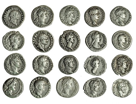 20 denarios: Julio César, Augusto, Tiberio, Vespasiano (2), Domiciano (3), Nerva...